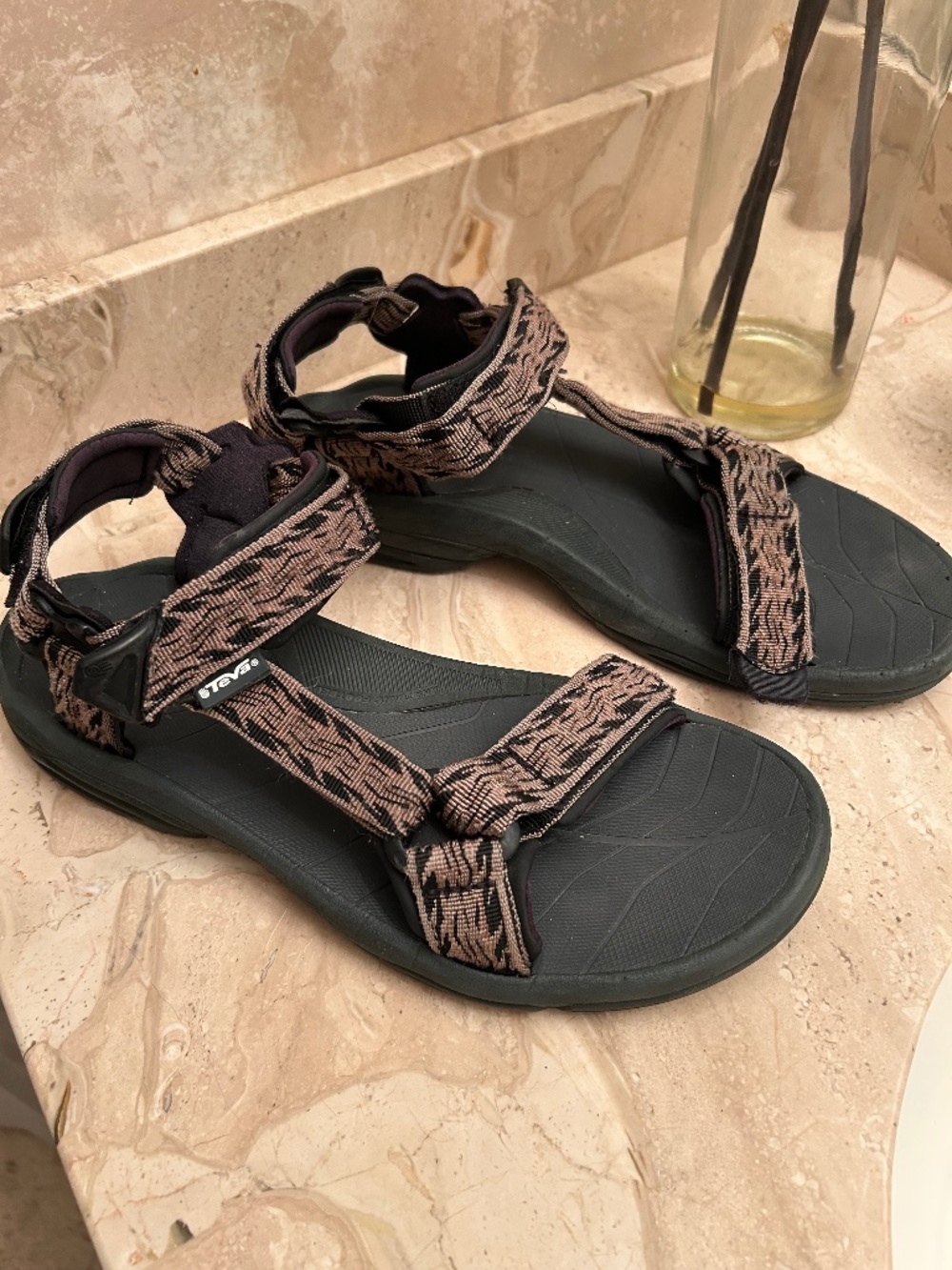 TEVA mens' 10 sandals EUC